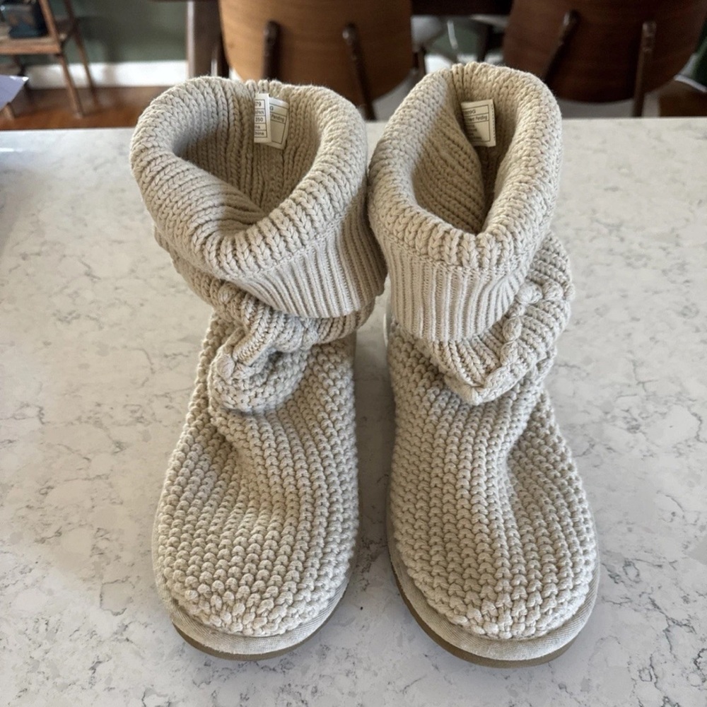 UGG Australia Women's Classic Argyle Knit Pull On Boots Cream - Size 8